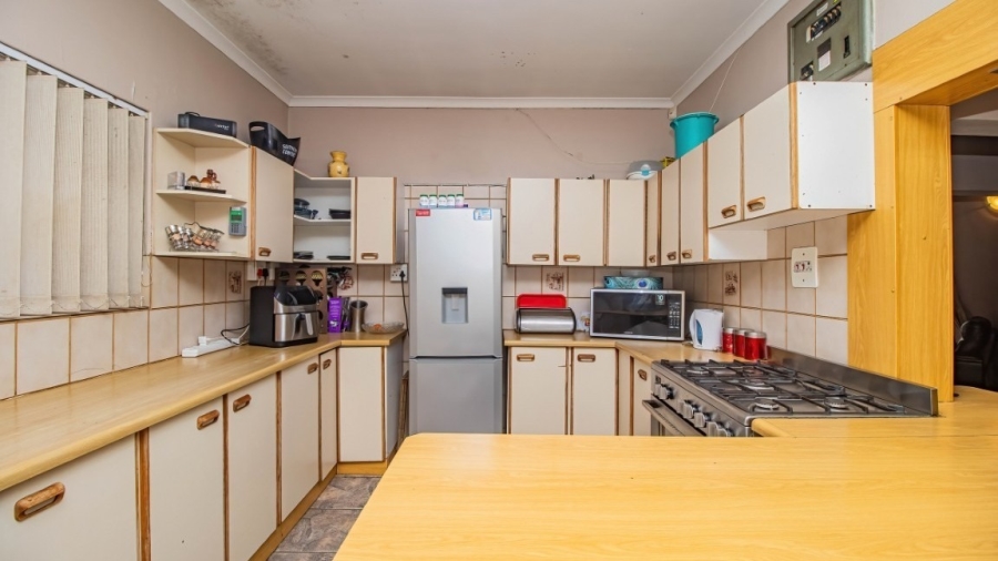 4 Bedroom Property for Sale in Oakglen Western Cape